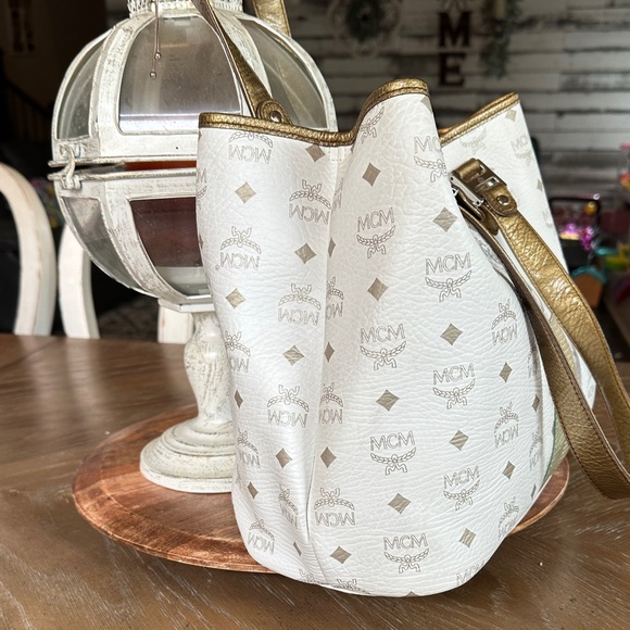 MCM Princess Lion White and Gold tote Bag with COA - Picture 4 of 16